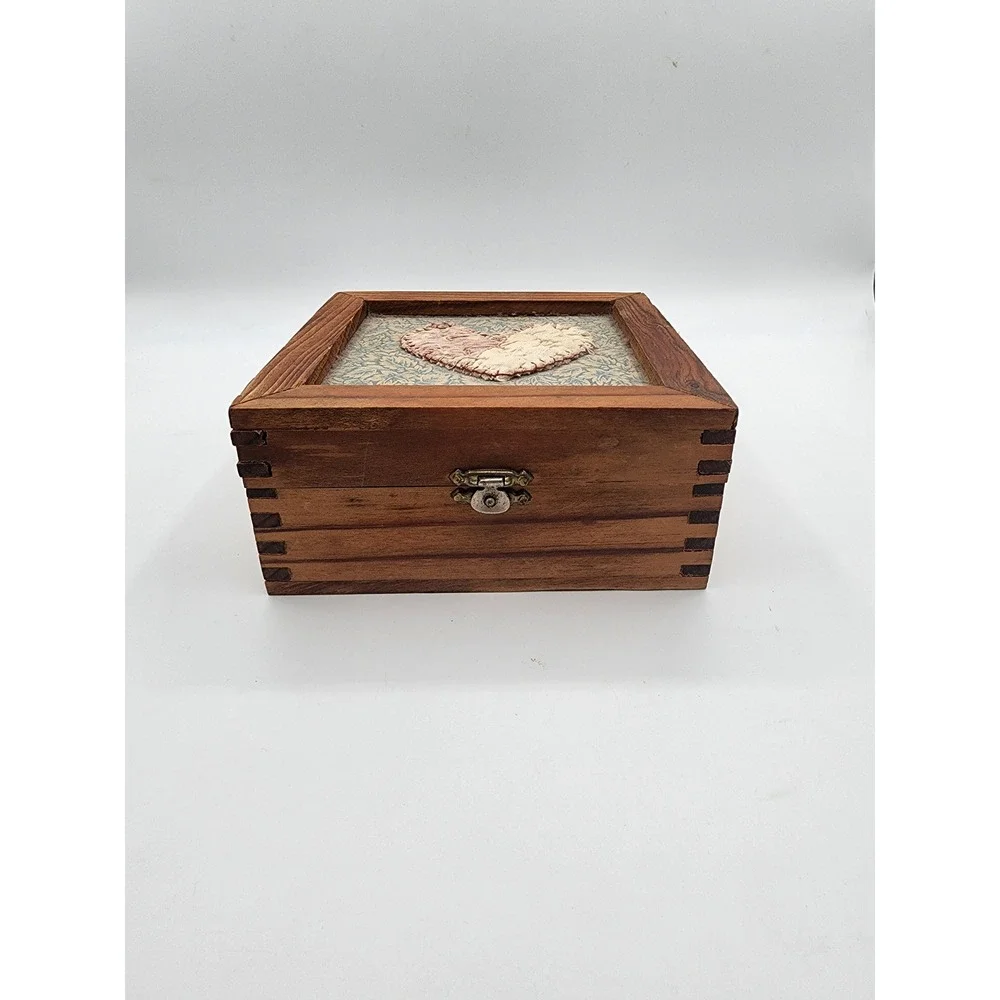 Vintage Wooden‎ Keepsake Box Heart Applique Lined Trinket Jewelry Storage